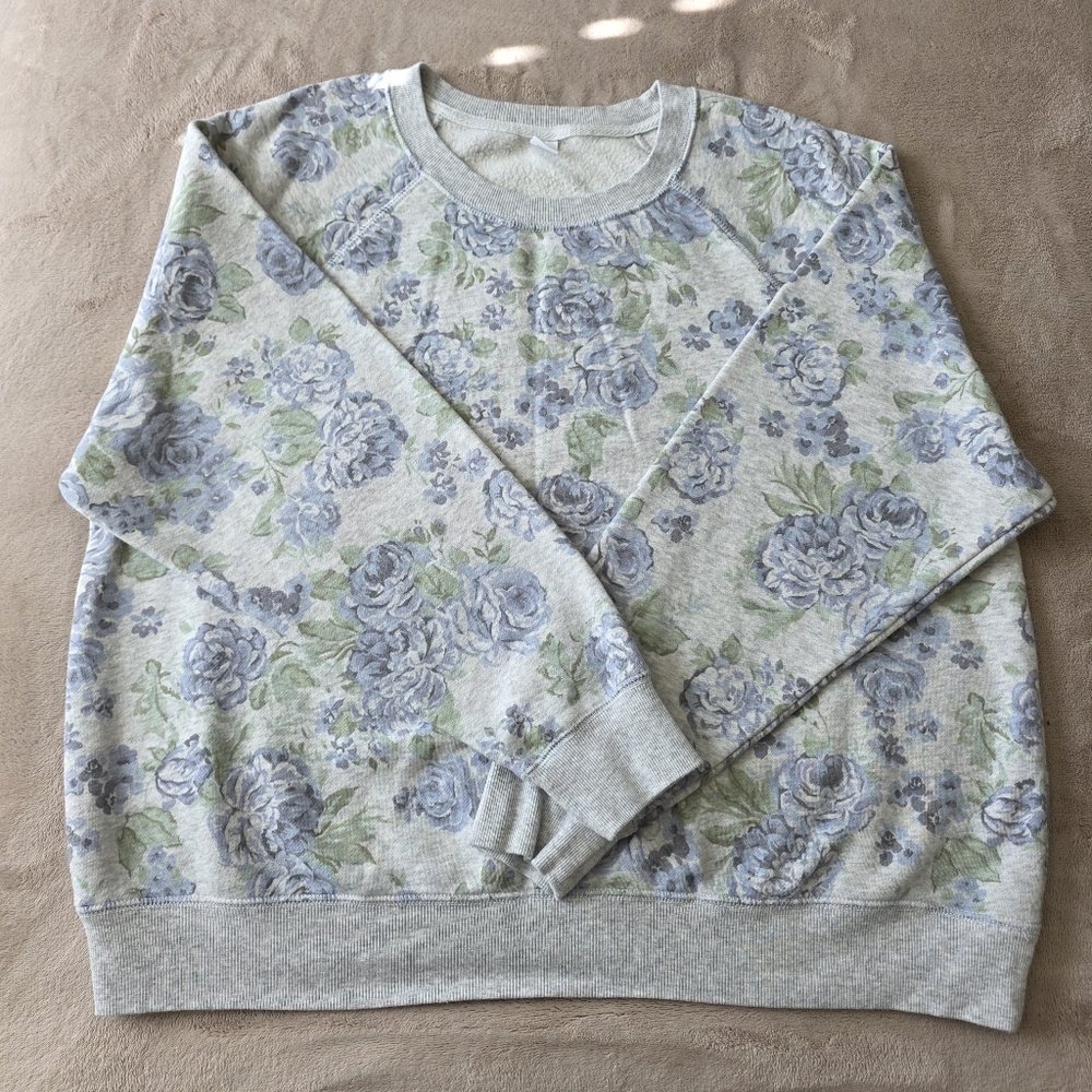 Old Navy Floral Patterned Sweater in Gray and Blue